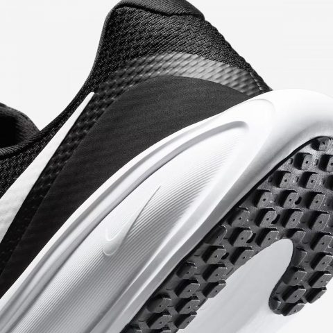 NIKE REVOLUTION 8 BLACK WHITE MAN 