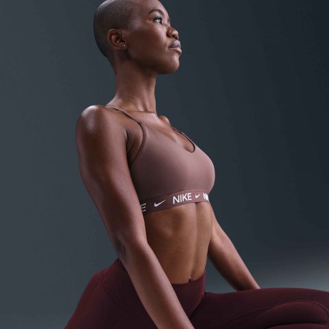 NIKE BRA INDY LIGHT SUPPORT CHOCOLATE WMNS 